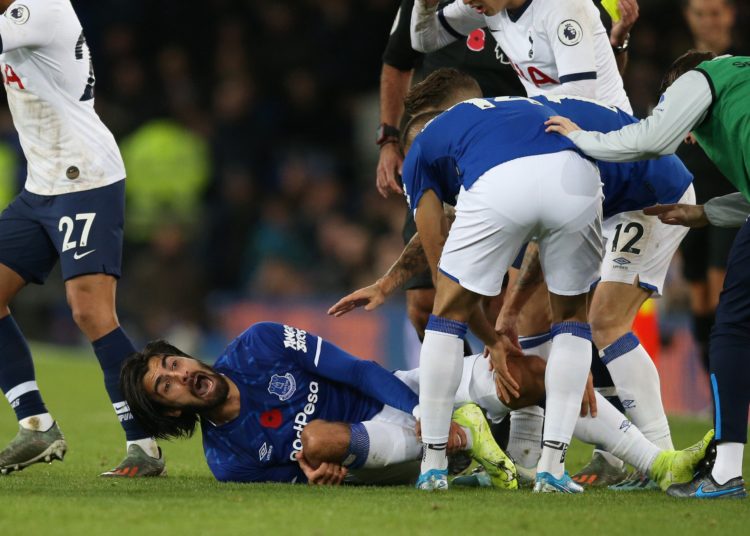 (VIDEO) André Gomes del Everton sufre fuerte fractura en el tobillo y será operado
