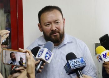 Gallegos critica reunión entre Davidson y Rovira: “El presidente de ARENA no es bienvenido en nuestra sede”