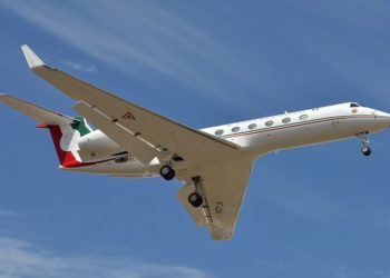 Quiénes acompañan a Evo Morales en el avión rumbo a México