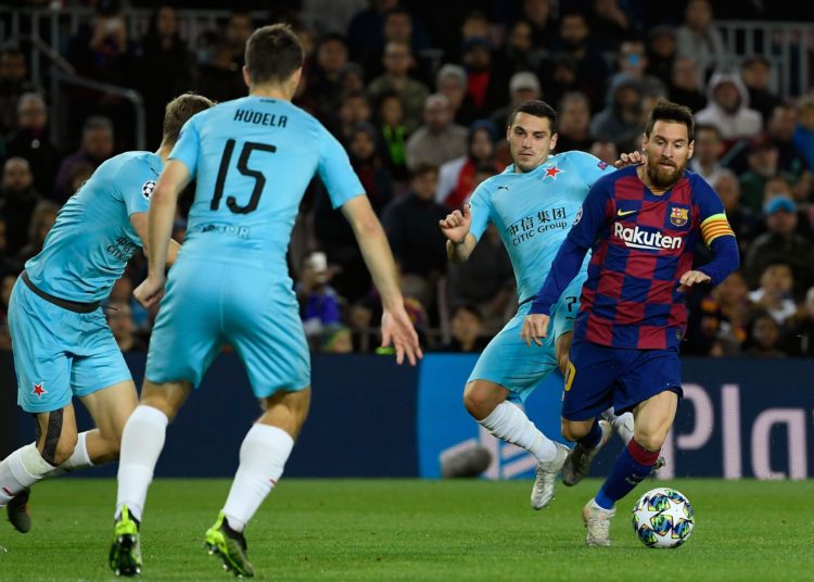 El Barça empata ante el Slavia y agrava sus problemas