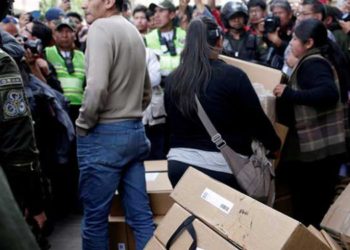 La oposición de Bolivia presentó pruebas de sus acusaciones de fraude