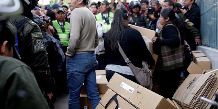 La oposición de Bolivia presentó pruebas de sus acusaciones de fraude