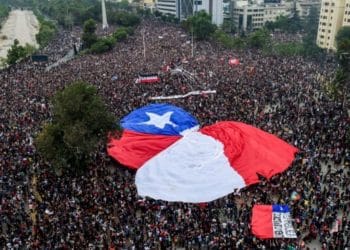 Más de 100 organizaciones apoyan la huelga general en la cuarta semana de protestas en Chile