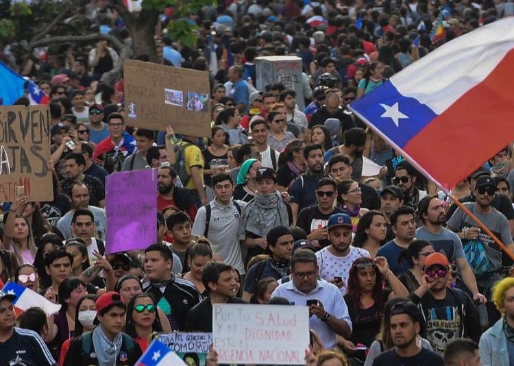 Chile expulsó a 50 extranjeros, entre ellos 30 cubanos y nueve venezolanos por participar en protestas