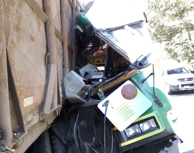 Accidente de tránsito entre bus y rastra deja diez personas lesionadas en San Vicente