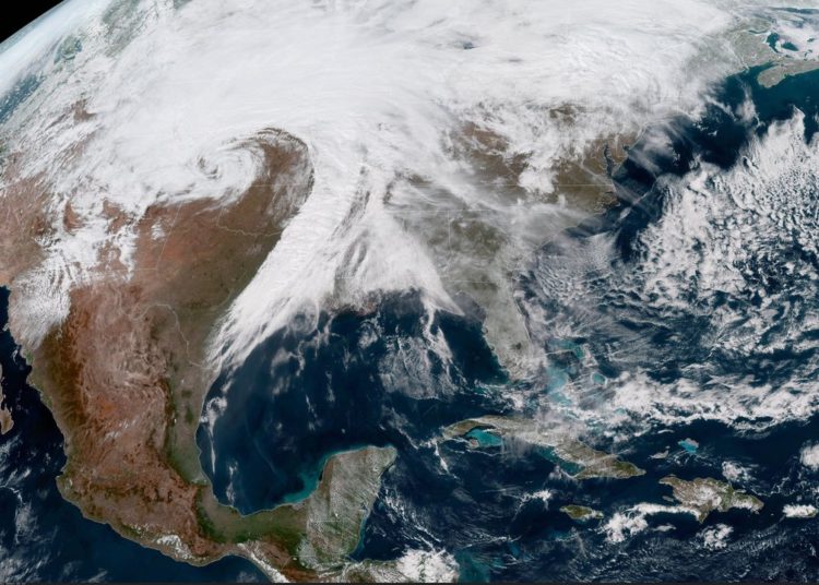 Ciclón bomba desata nevadas intensas y afecta viajes el día de acción de gracias en EE.UU.