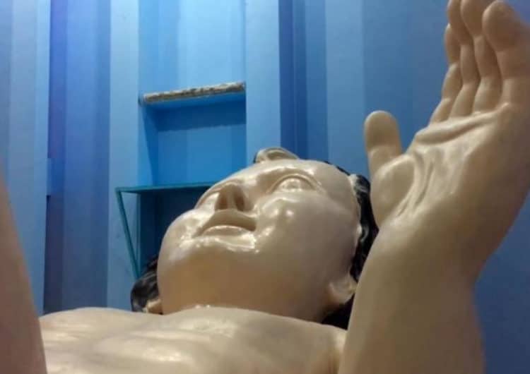 Una iglesia en México construyó una enorme estatua del niño Jesús… y se parece mucho a Phil Collins