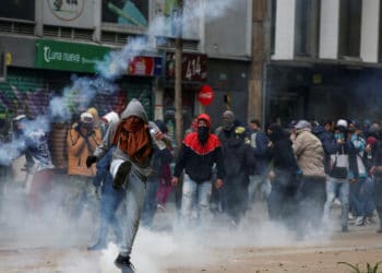 Iván Duque decreta toque de queda en Bogotá tras disturbios