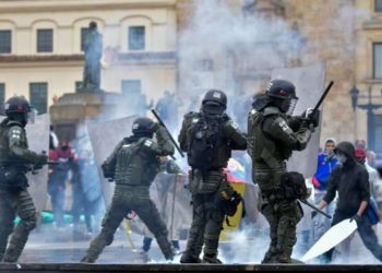 Al menos tres muertos dejó la jornada de protestas contra el gobierno en Colombia
