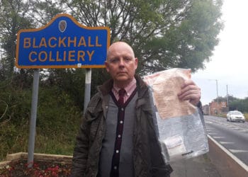 En Inglaterra: Llevan 5 años hallando paquetes de dinero en las calles y nadie sabe por qué