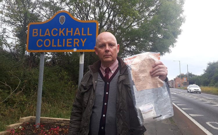 En Inglaterra: Llevan 5 años hallando paquetes de dinero en las calles y nadie sabe por qué