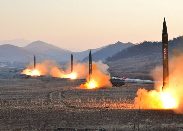 Corea del Norte realiza ensayo con lanzacohetes múltiple
