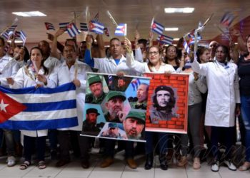 Gobierno interino de Bolivia expulsará a los 725 médicos cubanos