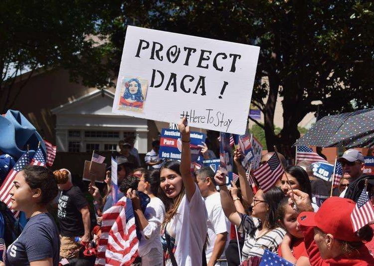 Corte Suprema de Estados Unidos revisará el programa para migrantes DACA