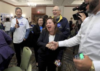 Demócratas ganan legislatura en Virginia y reclaman victoria de gobernador en Kentucky
