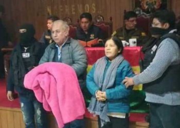 La presidenta del Tribunal Supremo Electoral de Bolivia se viste de hombre para intentar engañar a la policía
