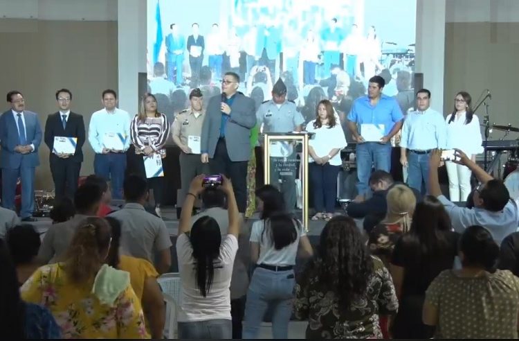 Cristianos se unen en oración para pedir paz por El Salvador