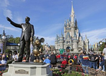Dos empleados de Disney detenidos por posesión de pornografía infantil