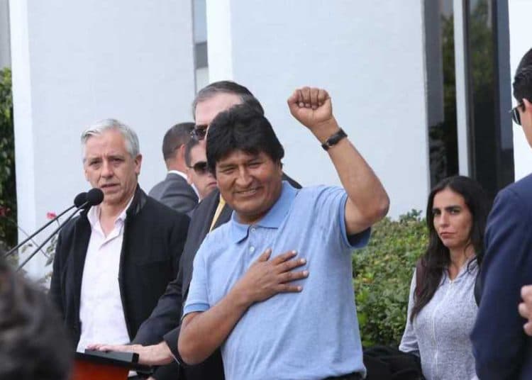 Expresidente de Bolivia Evo Morales llega a México: “Mientras tenga vida seguiré en la lucha”