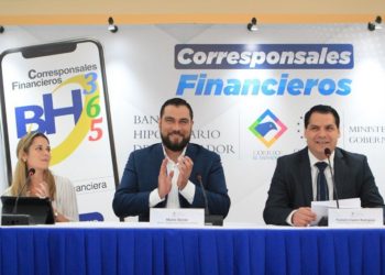 Salvadoreños podrán realizar operaciones bancarias en sucursales de Correos