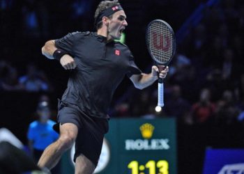 Roger Federer venció a Novak Djokovik y se clasificó a la semifinal del Masters de Londres