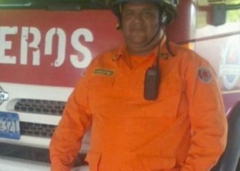 Gobierno dará pensión vitalicia y becas universitarias a hijos de bombero que murió en accidente de tránsito