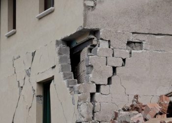 (VIDEO) Sismo de 5.4 grados deja al menos 4 heridos, uno de ellos grave, en el sur de Francia