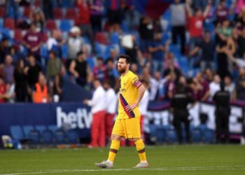 Tres goles del Levante en siete minutos derrotan al Barcelona