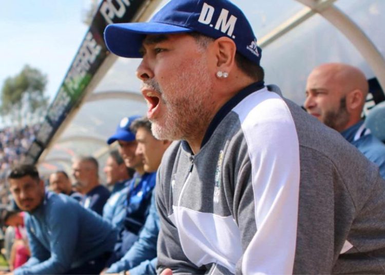 Maradona dice que donará su dinero cuando muera