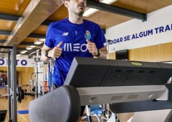 Seis meses después de sufrir un infarto, Iker Casillas regresa a entrenamientos