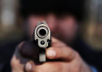 Condenan a 38 años de cárcel a sujeto que estaba a punto de matar a su víctima en una casa en Soyapango