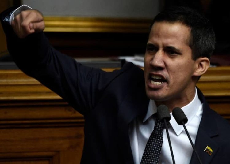 FMLN condena reconocimiento de Bukele a Juan Guaidó como presidente de Venezuela