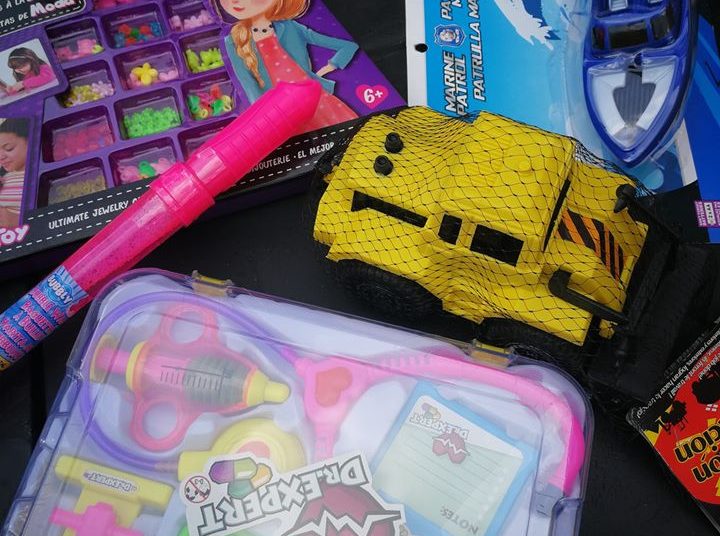 Samaritanos de los pobres recolectan juguetes para niños con cáncer e hijos de policías asesinados