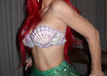 Kylie Jenner le da la bienvenida a la Navidad con sexy vestido rojo