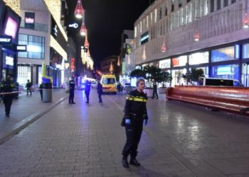 (VIDEO )Varios heridos por arma blanca en una calle comercial en La Haya, Holanda