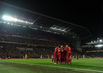 El Liverpool venció al Manchester City y estiró la diferencia en la cima