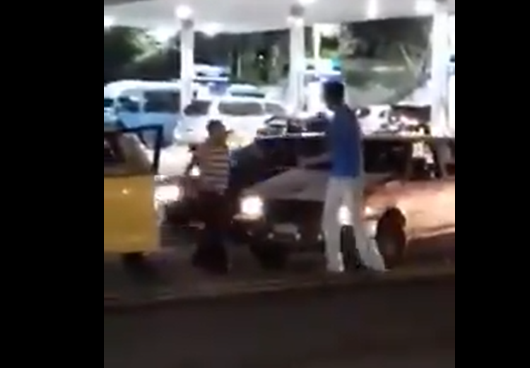 (VIDEO) En un acto de intolerancia dos hombres se agreden con machete en San Miguel