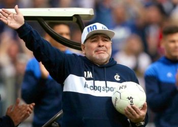 Diego Armando Maradona deja de ser director técnico de Gimnasia y Esgrima La Plata
