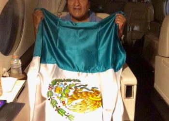 El avión con Evo Morales se dirige a México
