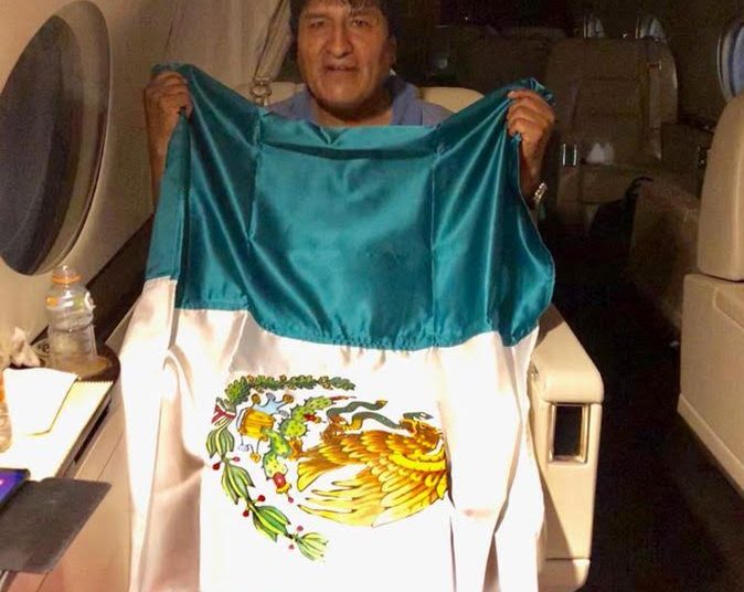 El avión con Evo Morales se dirige a México
