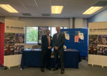 Ministro de Trabajo busca oportunidades laborales para salvadoreños con agricultores de California