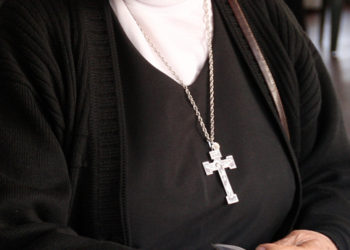 Monja acude a hospital y descubre que está embarazada