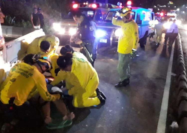 Hombre que “manoseaba” a su mujer choca frente a comunidad 22 de Abril