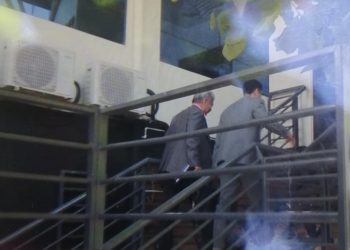 Norman Quijano declara en la FGR por su supuesta vinculación con mareros