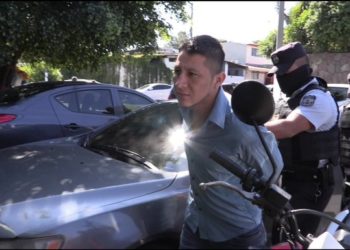 Condenan a 50 años de cárcel a policía que asesinó a una colega en puesto de la Zacamil