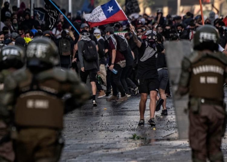 Elevan a 22 la cifra de muertos por las protestas en Chile