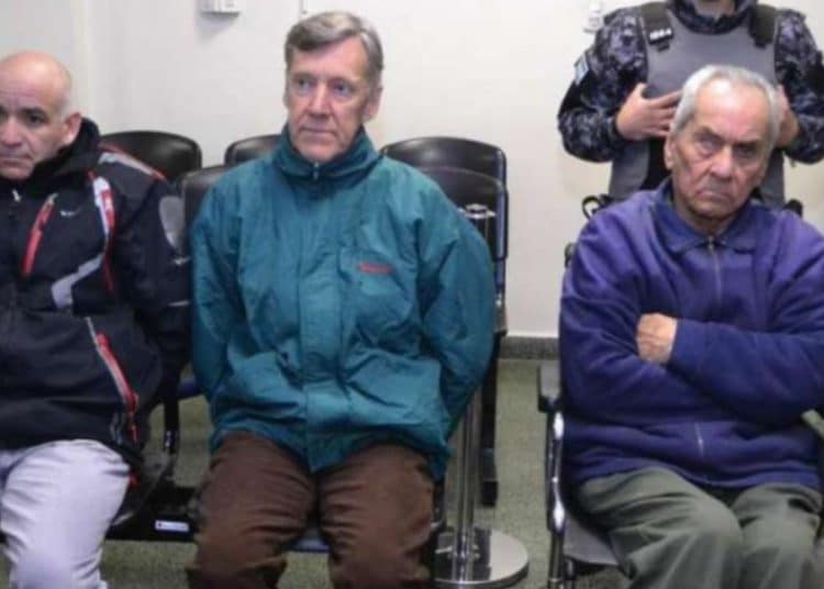 Condenan a prisión a dos sacerdotes por abusar sexualmente de niños sordos en Argentina