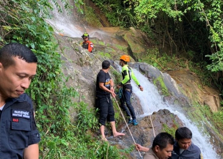 Turista muere por una selfie tras caer por una cascada de Tailandia