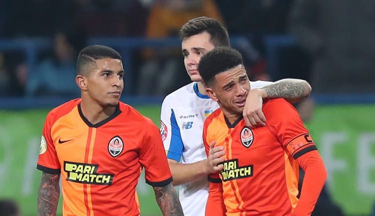 (VIDEO) El llanto de un futbolista tras recibir insultos racistas