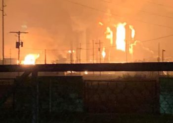 (VIDEO) Explosión en planta química de Texas causa evacuación masiva